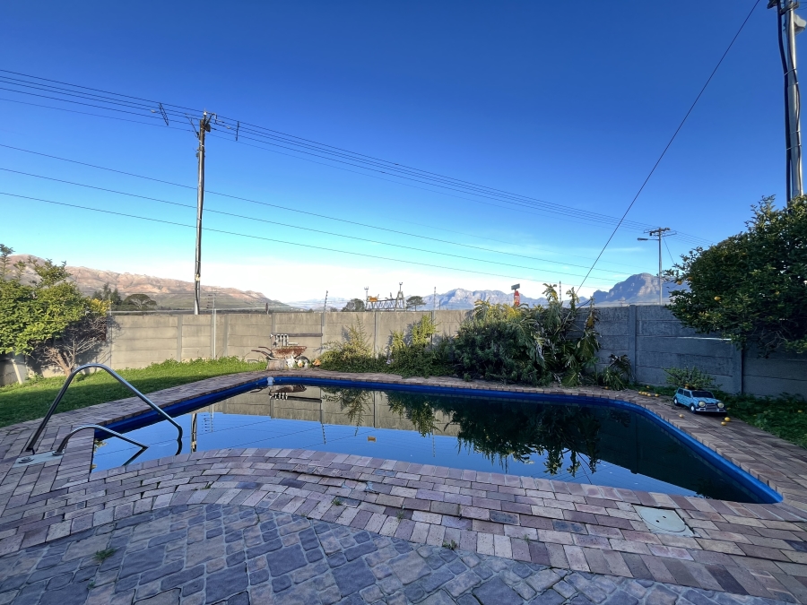 5 Bedroom Property for Sale in De Zoete Inval Western Cape